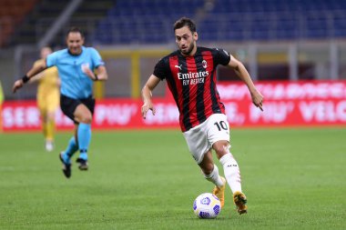 Milano, İtalya. 24 Eylül 2020. Uefa Avrupa Ligi. Ac Milan 'dan Hakan Calhanoğlu UEFA Avrupa Ligi üçüncü tur eleme karşılaşmasında Ac Milan ile Fotballklubben Bodo / Glimt arasında.  