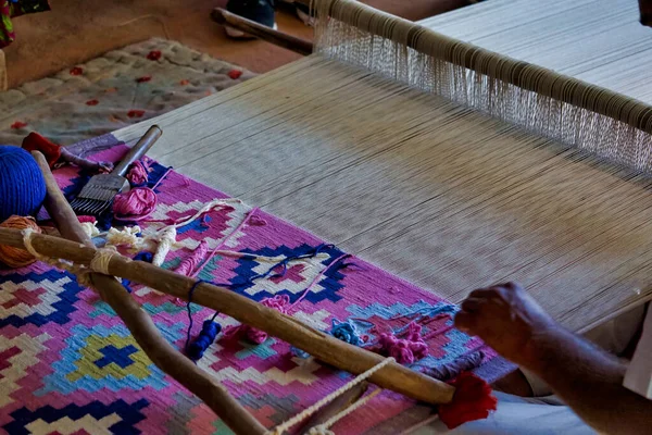 carpet weaving in india