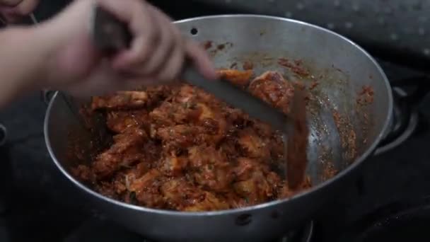 Cozinhar Frango Estilo Indiano — Vídeo de Stock