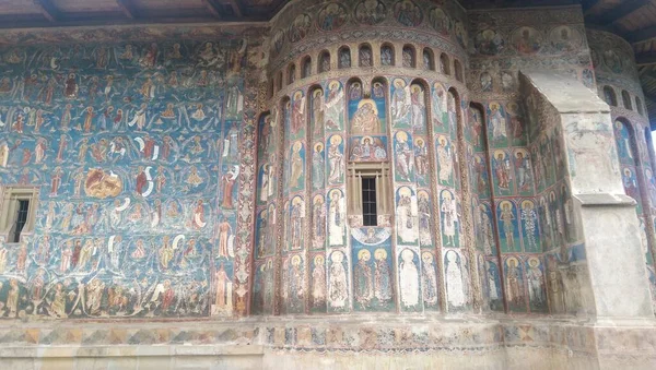 Voronet Manastırı, Romanya. Bucovina 'nın güneyindeki Romen Ortodoks manastırlarından biri.