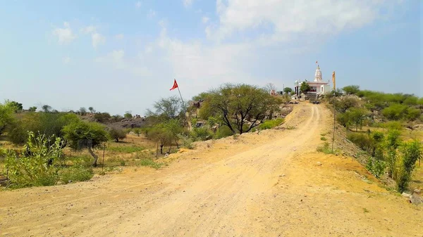 Maneira Não Pavimentada Templo Hindu Uma Colina — Fotografia de Stock