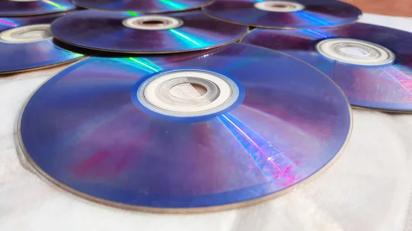 DVD kaset yığını ya da diskler arka görünüm