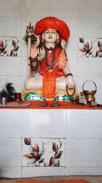 Hindu tanrısı Gorakhnath tapınakta.