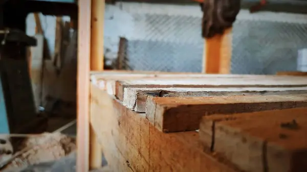 Unfertige Holzmöbel Der Werkstatt Mit Selektivem Fokus — Stockfoto