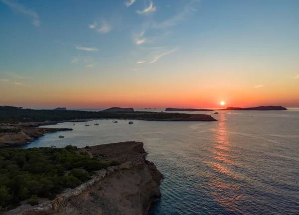 Cala Bassa Günbatımı, İbiza Adası.