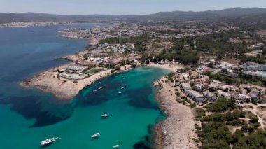 Port des Torrent Sahili, İbiza Adası.