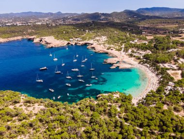 Cala Bassa plajı, İbiza. İspanya.