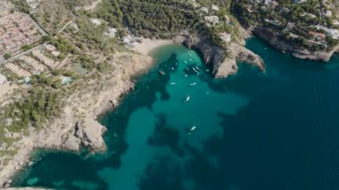 Cala Moli plajı, İbiza.