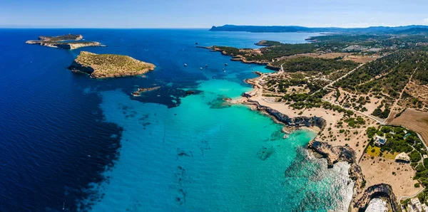 Cala Conta Sahili, İbiza.