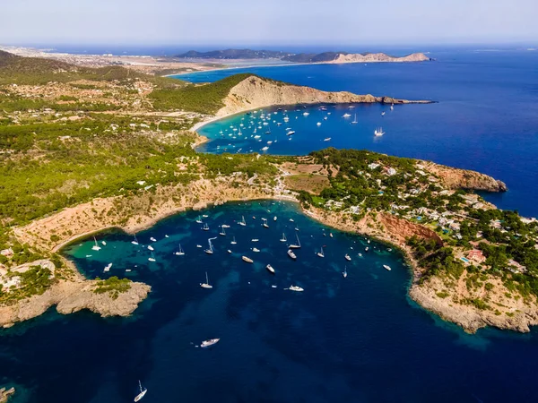 Porroig ve Cala Jondal Sahili, İbiza Adası.