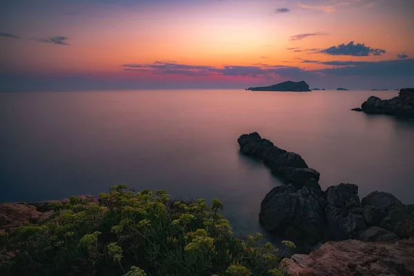 Cala Conta, İbiza 'da günbatımı.
