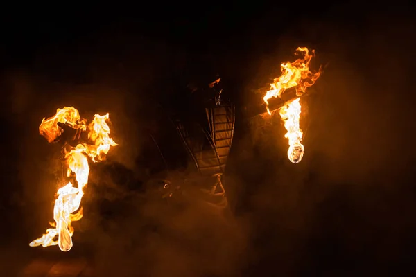 Guy Scorpion Costume Arranges Fire Show — Stock Photo, Image