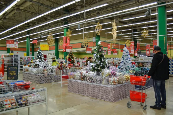 Moskau Russland November 2019 Weihnachtseinkäufe Einem Großen Geschäft Das Weihnachtsdekorationen — Stockfoto