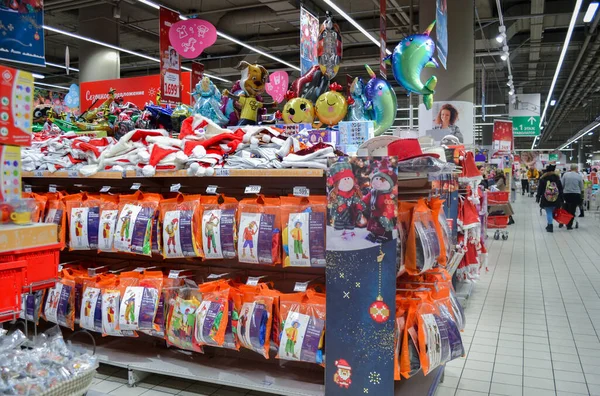 Moscow Russia November 2019 Large Supermarket Shelves Fancy Dress Santa — Stock Photo, Image