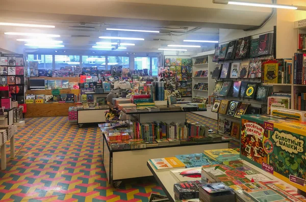 Moscú Rusia Septiembre 2019 Departamento Literatura Infantil Las Librerías Estanterías —  Fotos de Stock