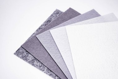 Gri rengin, karanlıktan aydınlığa, izole edilmiş beş farklı tonu. Gri spektrum. Boşluğu kopyala