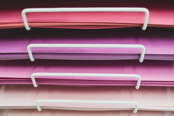 Стопки Цветной Бумаги Различных Оттенках Розового — стоковое фото