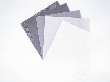 Gri rengin, karanlıktan aydınlığa, izole edilmiş beş farklı tonu. Gri spektrum. Boşluğu kopyala.