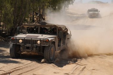 Güney İsrail 3 Ağustos 2014 'te bir çatışma sırasında Gazze sınırının yanında İsrail askerleri