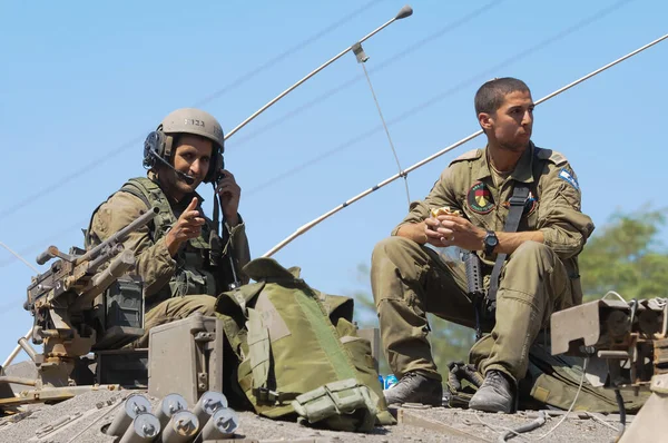 South Israel July 2014 Israeli Soldiers Tank Next Gaza Border — Stock Photo, Image