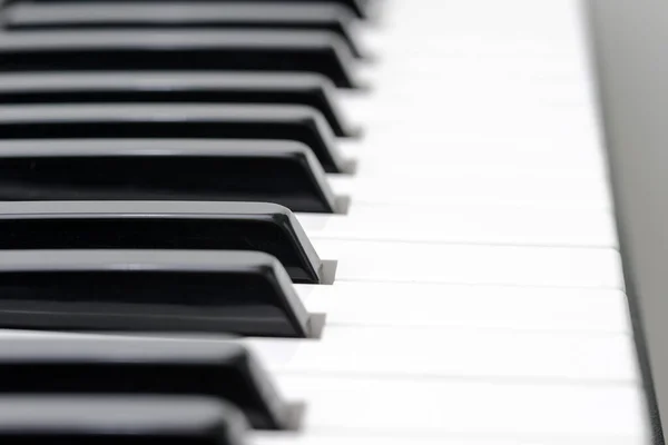 Teclado de música aislado, vista lateral — Foto de Stock