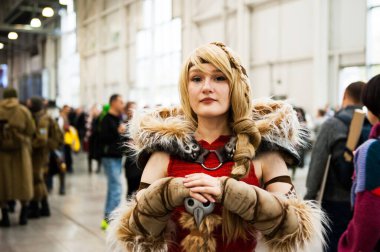 Moskova, Rusya-06 Ekim 2019: IgroMir 2019 ve Comiccon Rusya 2019. Çizgi filmdeki kız Cosplayer Astrid 