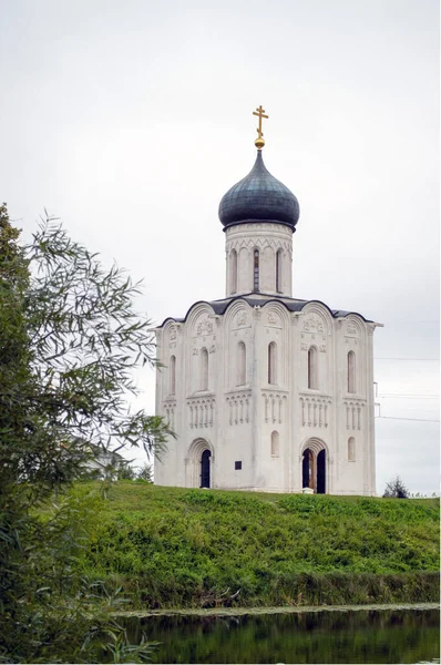 Church of the Intercession on the Nerl. Bogolubovo, Vladimir. Gold ring of Russia — Stock Image Church of the Intercession on the Nerl. Bogolubovo, Vladimir. Gold ring of Russia Royalty Free Stock Images