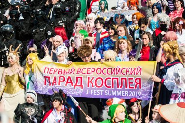 Moskova 'da düzenlenen JFest 2019 anime geçit törenine katılanlar, anime karakterleri canlandırıyorlar..