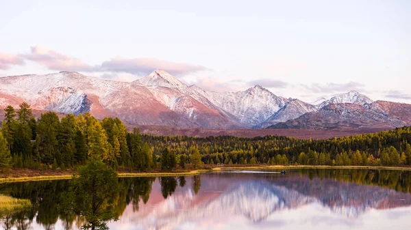 Lago Cicely Altai Siberia Puesta Sol Rosa Sobre Lago Montañas — Foto de Stock