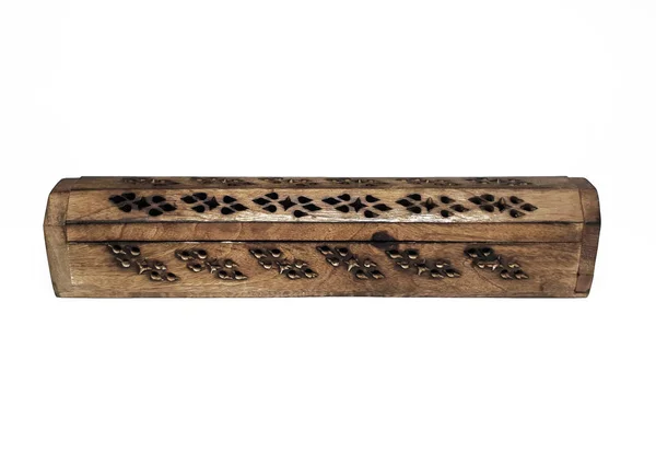 Tütsü için mango ağacından yapılmış delikler ile oyma kutusu