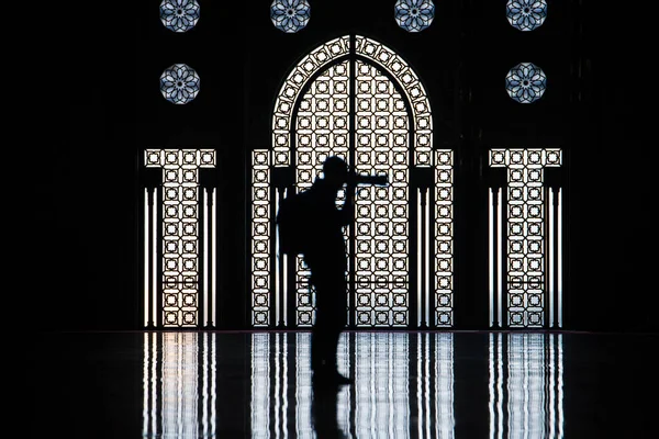 Vida Cotidiana Diferentes Personas Mezquita Hassan Casablanca Oración Charla Tiempo —  Fotos de Stock