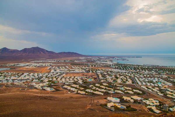 Panoramisch Uitzicht Vulkaan Montana Roja Playa Blanca Lanzarote Spanje Een — Stockfoto