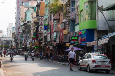 Saigon (Ho Chi Min City) sokakları mobiletler, motosikletler ve insanlarla doludur. 9 milyondan fazla insan, Vietnam 'ın en kalabalık şehri.