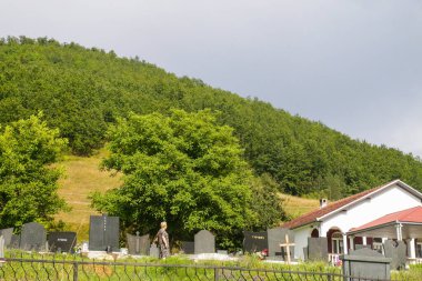 Kotor 'un etrafındaki tüm dağları ve doğayı görüntüle ve çerçevele. Kotor Körfezi, Karadağ 'ın güneybatısındaki Adriyatik Denizi' nin dolambaçlı körfezi. Kotor UNESCO 'nun bir parçası. 