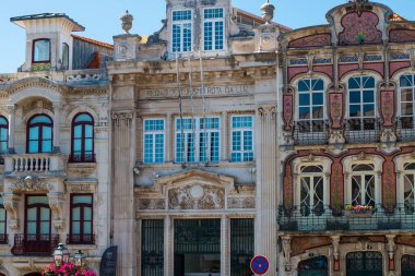 Aveiro, Portekiz 'de bir şehirdir. Aveirois, İtalya 'nın Venedik kentine benzeyen kanallar ve tekneler sistemi nedeniyle 