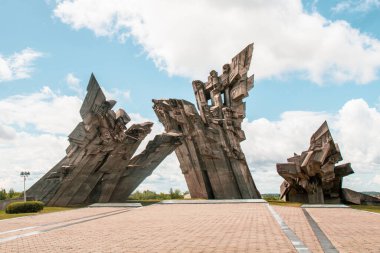Kaunas, Litvanya 'daki 9. Kale' deki Nazizm kurbanlarının anısına. Astrongholdin kuzeydeki ofilainiai büyüklerinden, Kaunas, Litvanya. 19. yüzyılın sonlarında inşa edilen Kaunas Kalesi 'nin bir parçasıdır..