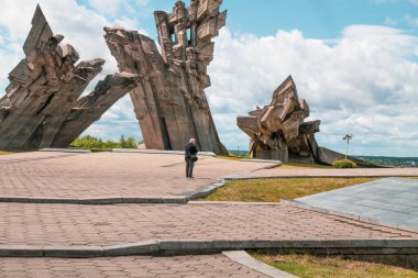 Kaunas, Litvanya 'daki 9. Kale' deki Nazizm kurbanlarının anısına. Astrongholdin kuzeydeki ofilainiai büyüklerinden, Kaunas, Litvanya. 19. yüzyılın sonlarında inşa edilen Kaunas Kalesi 'nin bir parçasıdır..