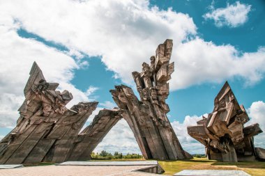 Kaunas, Litvanya 'daki 9. Kale' deki Nazizm kurbanlarının anısına. Astrongholdin kuzeydeki ofilainiai büyüklerinden, Kaunas, Litvanya. 19. yüzyılın sonlarında inşa edilen Kaunas Kalesi 'nin bir parçasıdır..