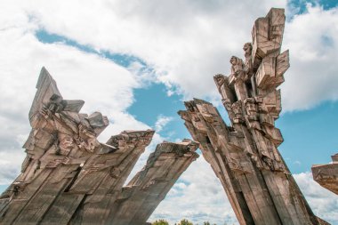 Kaunas, Litvanya 'daki 9. Kale' deki Nazizm kurbanlarının anısına. Astrongholdin kuzeydeki ofilainiai büyüklerinden, Kaunas, Litvanya. 19. yüzyılın sonlarında inşa edilen Kaunas Kalesi 'nin bir parçasıdır..