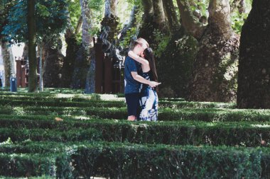 Porto ya da Oporto Portekiz 'in en büyük ikinci şehridir. Porto, Portekiz 'in Porto şehrinin tarihi merkezi olan Duoro nehri boyunca yer alan Ribeira Meydanı' ndaki evleriyle ünlüdür. UNESCO Dünya Mirasları Listesine eklendi 