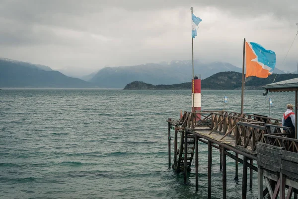 Burası şehir merkezinde dağlar, nehirler ve karla dolu. Ushuaia, Arjantin 'in Tierra del Fuego, Antrtida ve Islas del Atlntico Sur illerinin başkentidir..
