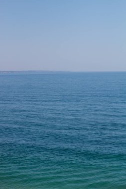 Atlantik Okyanusu kıyısında yüksek uçurumları olan Lagos kasabası yakınlarındaki güzel körfez. Algarve, Portekiz kıtasının en güneyindeki bölgedir..