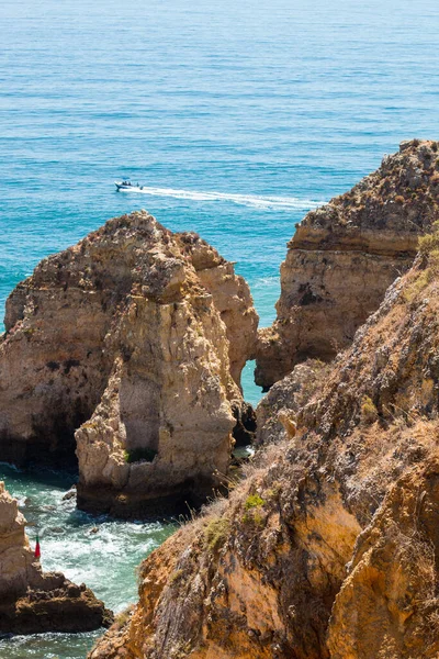 Vakker Bukt Nær Lagos Med Høye Klipper Bredden Atlanterhavet Algarve – stockfoto