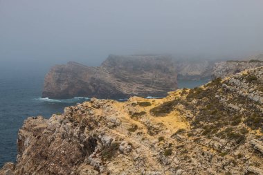 Cape St. Vincent, Portekiz 'in güneyindeki Algarve' de bulunan Bispo 'daki vila belediyesinde yer almaktadır. Portekiz 'in ve Avrupa anakarasının en güneybatı noktasıdır..