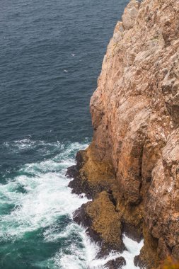 Cape St. Vincent, Portekiz 'in güneyindeki Algarve' de bulunan Bispo 'daki vila belediyesinde yer almaktadır. Portekiz 'in ve Avrupa anakarasının en güneybatı noktasıdır..