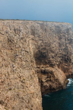 Cape St. Vincent, Portekiz 'in güneyindeki Algarve' de bulunan Bispo 'daki vila belediyesinde yer almaktadır. Portekiz 'in ve Avrupa anakarasının en güneybatı noktasıdır..