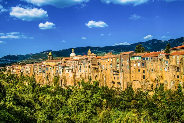 Sant 'Agata de' Goti, Napoli 'nin 35 km kuzeydoğusunda, İtalya' nın Benevento ili 'nde bulunan bir komündür..