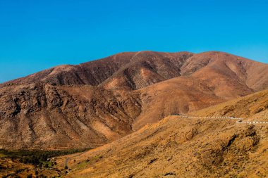 Fuerteventura 'nın boş manzarası. Çimlerin ve dağların olmadığı boş bir yer. Bu yüzden ada, sonsuz bahar adası olarak adlandırılır. iklimi için