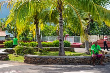 Moorea, Fransız Polinezyası: 09 / 03 / 2019: İnsanlarla ve renklerle dolu tropikal Moorea, Fransız Polinezyası 'ndaki Dily yaşamı.