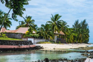 Moorea, Fransız Polinezyası: 09 / 03 / 2018: Moorea, Fransız Polinezyası 'ndaki yeşil dağların güzel manzarası